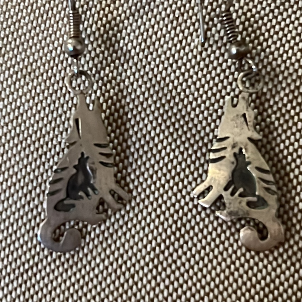Vintage Sterling Silver Native American howling wolf dangle earrings